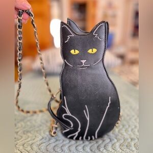Black Cat Purse. Unique Find Can be used like a messenger bag.